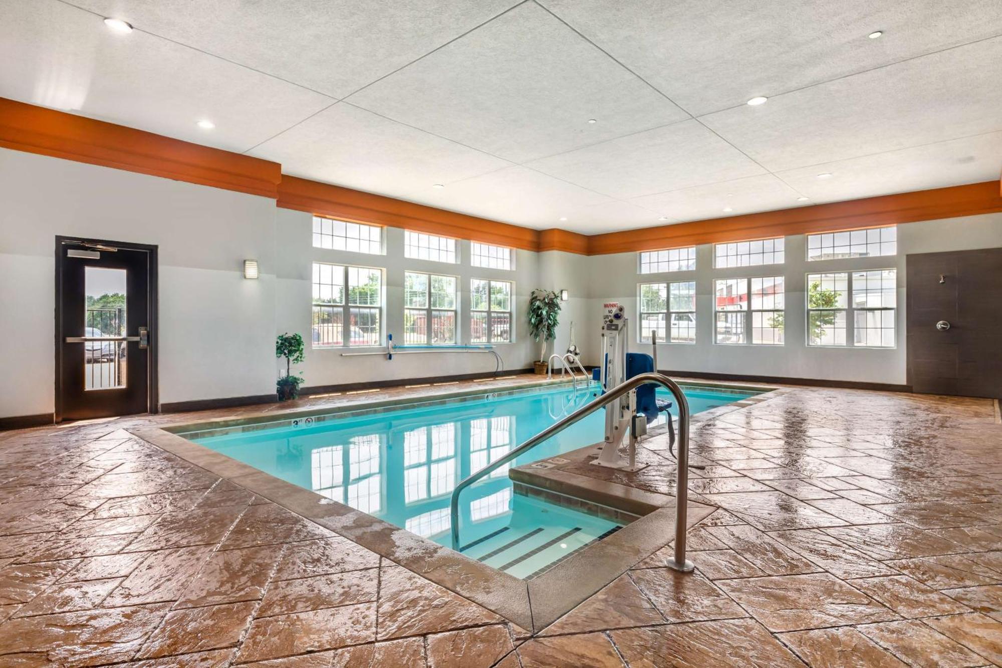 Best Western Plus Coweta'S 1St Hotel Exteriör bild