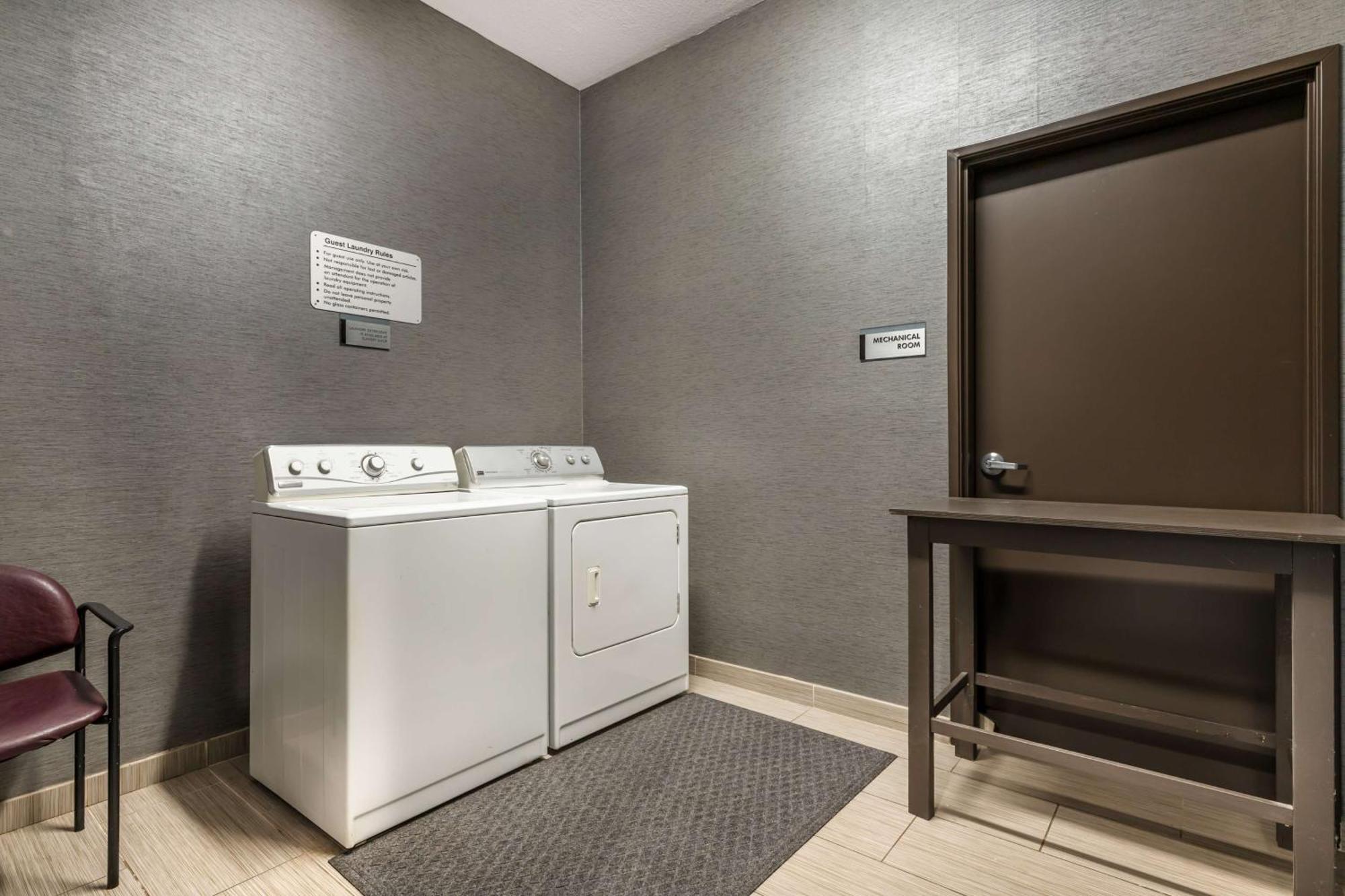 Best Western Plus Coweta'S 1St Hotel Exteriör bild