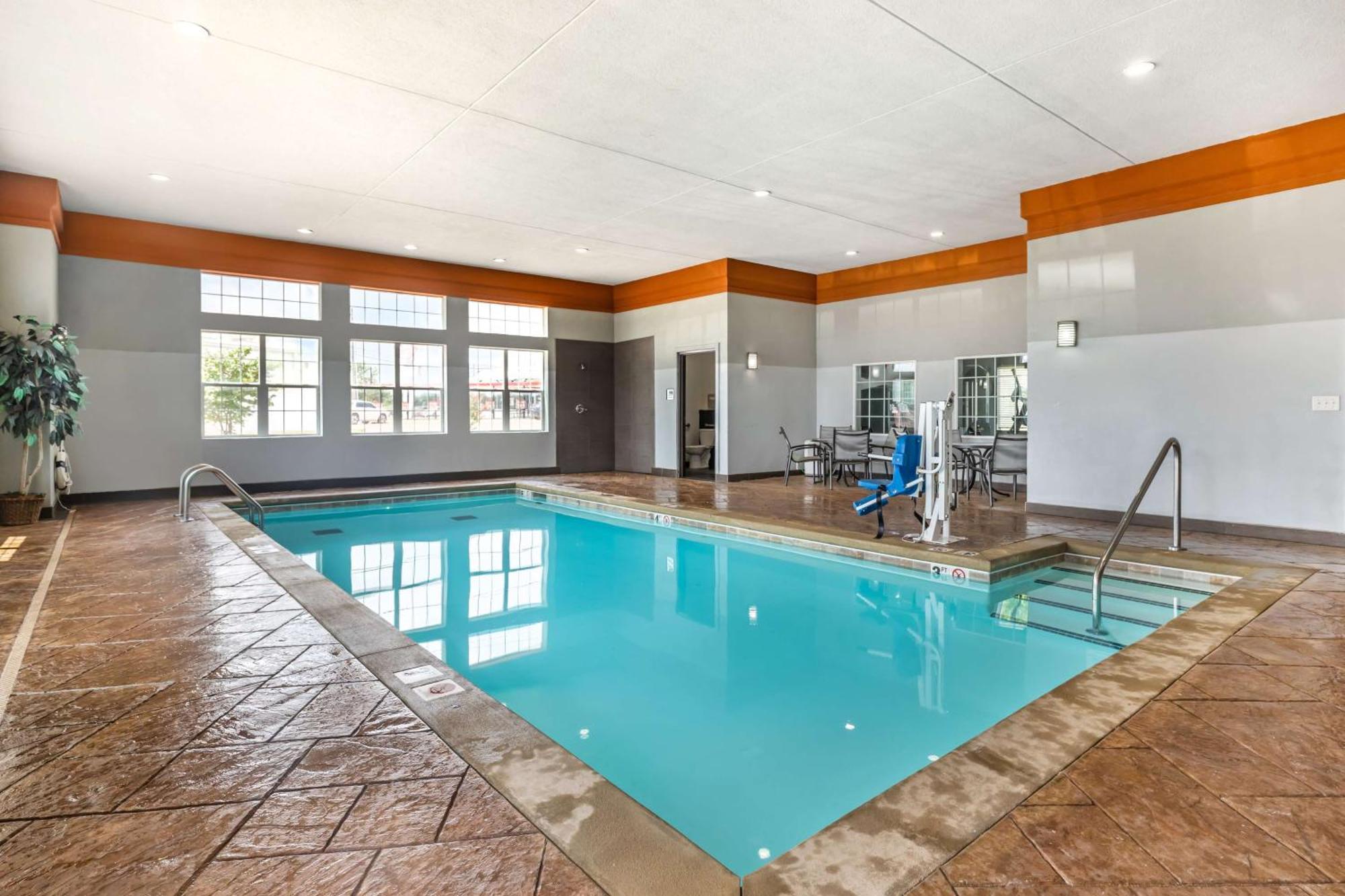Best Western Plus Coweta'S 1St Hotel Exteriör bild